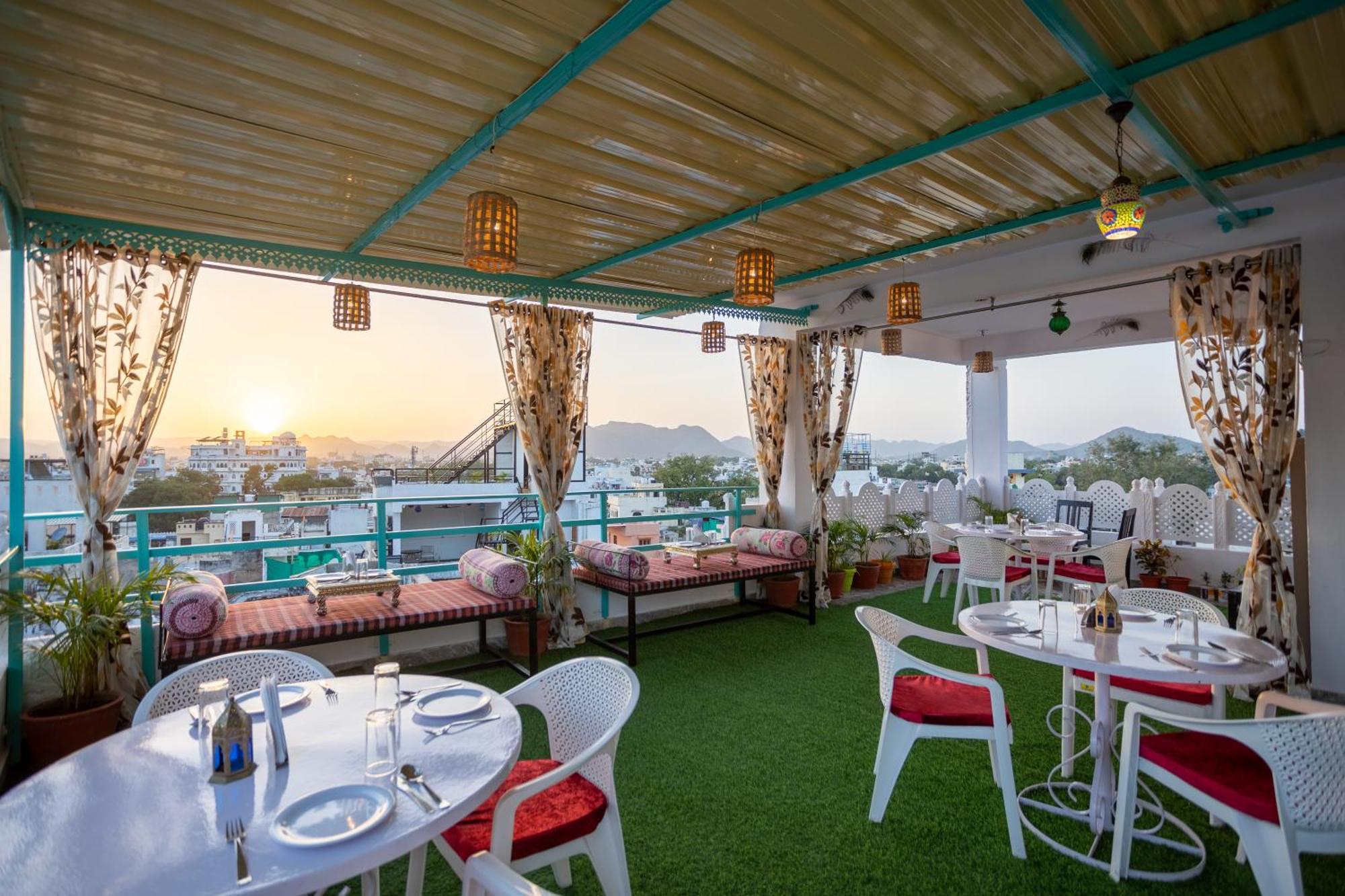Krishna Stay Guest House Udaipur Exterior photo